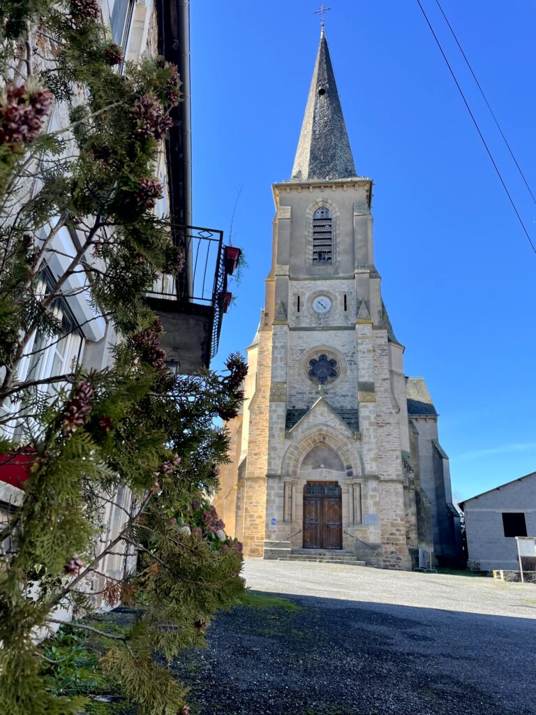 L'église de Saint Jean Delnous, berceaux du village